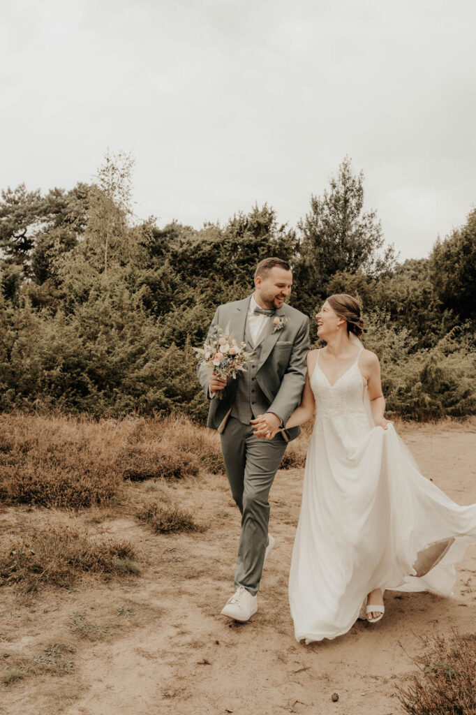 Hochzeitspaar beim Brautpaarshooting, Fotografin Vicky Kreuziger